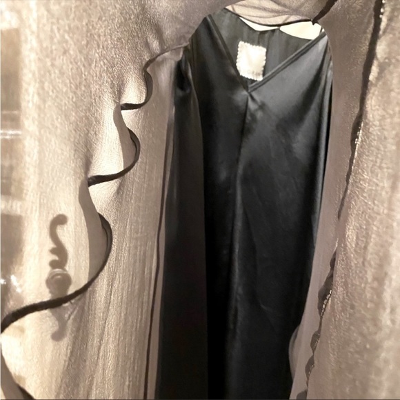 100% Silk Grey & Black Dress - Picture 4 of 8